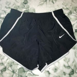 girls med to lg black nike athletic shorts